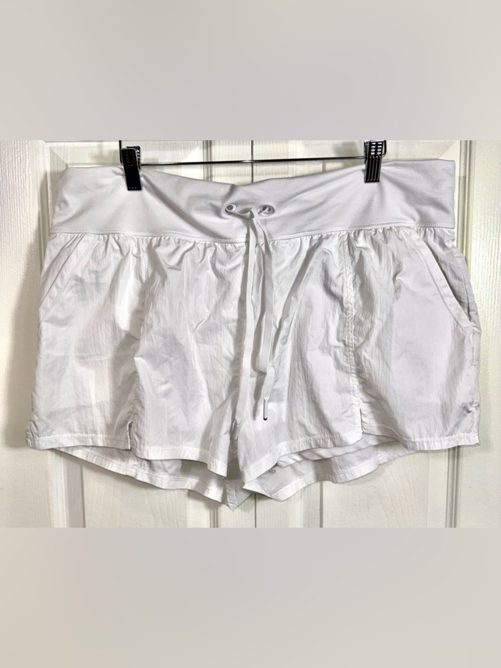 OFFLINE by Aerie Hot Stuff 2-in-1 Running Shorts White XL Lined